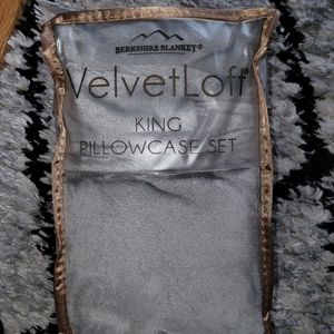 NWOT King Size Pillowcases in grey by Brookshire Blanket